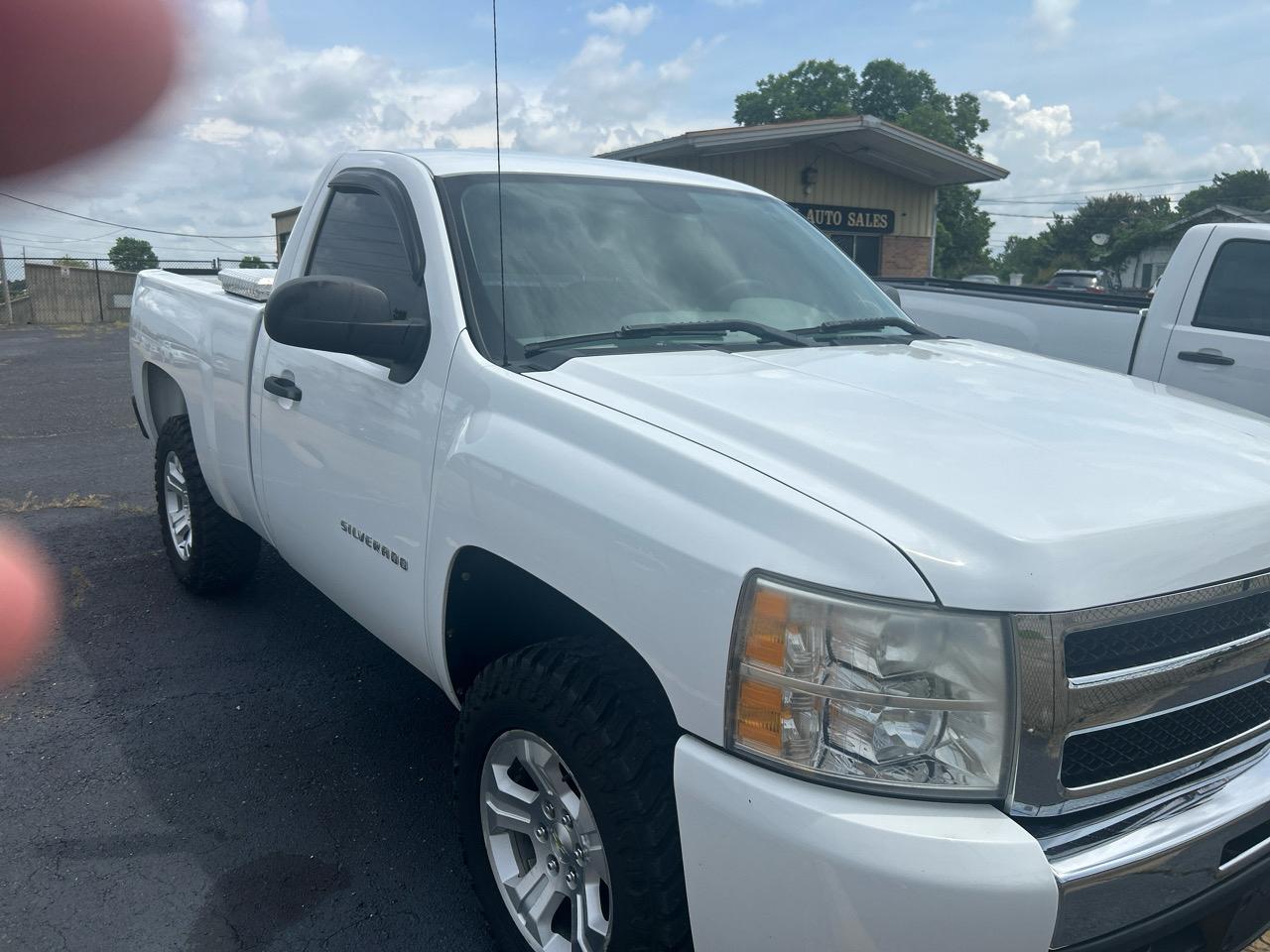 Chevrolet Silverado 1500 1LT Regular Cab 4WD 2011