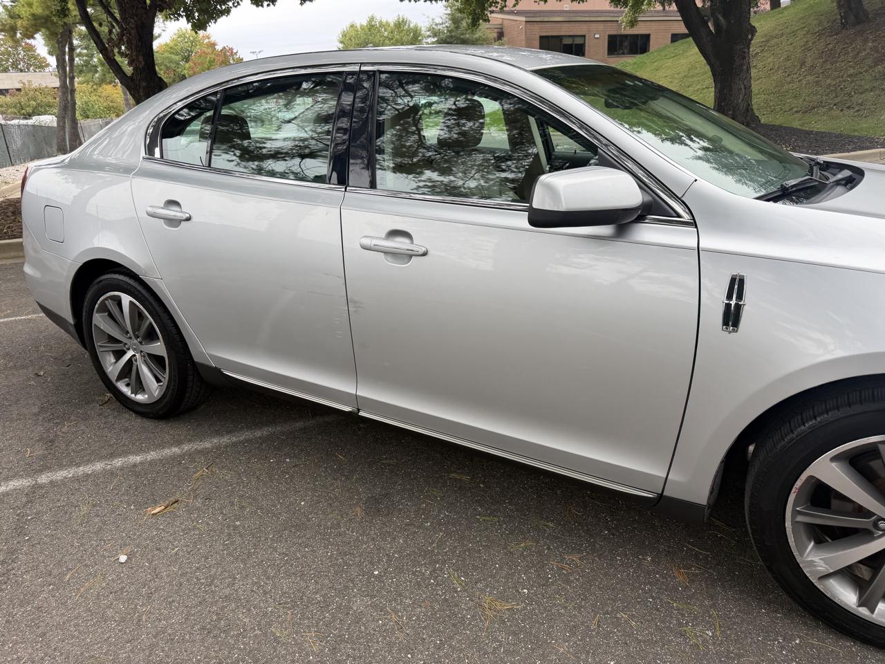 Lincoln MKS 3.7L FWD 2010