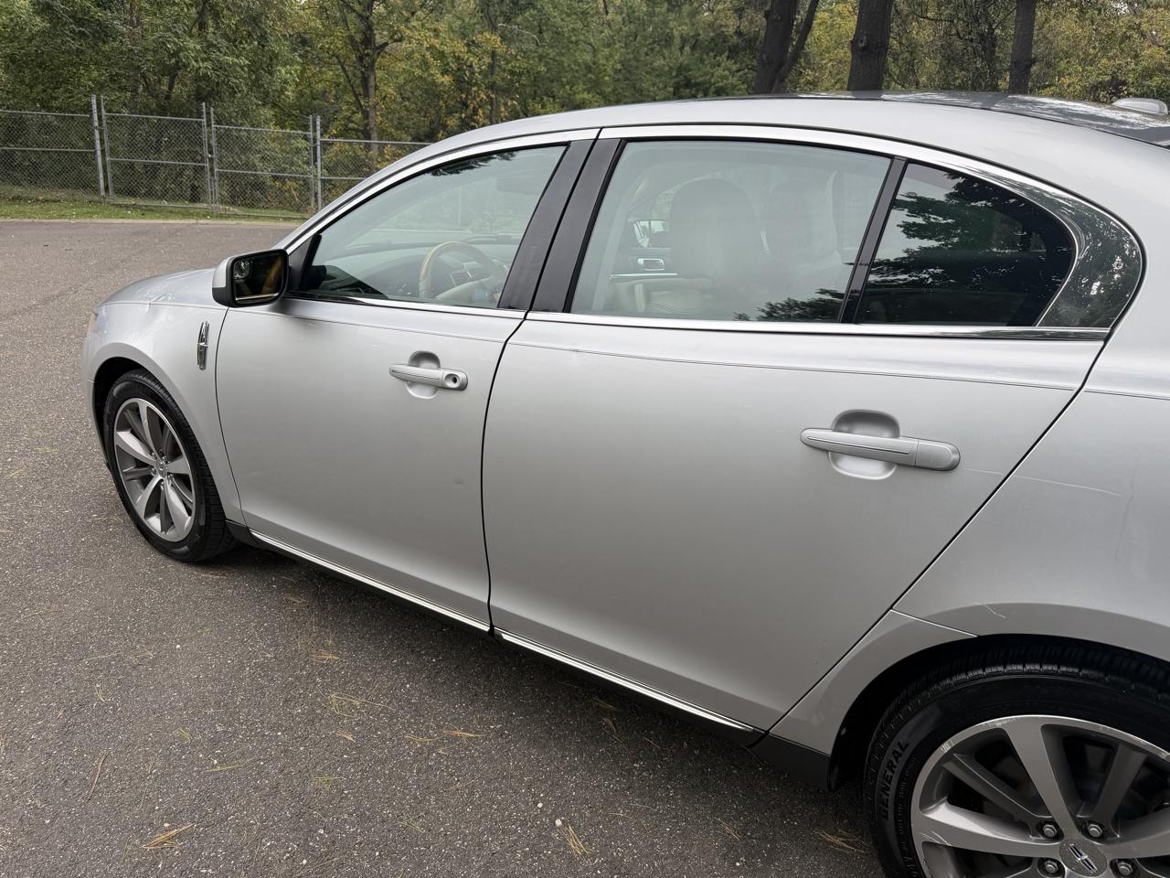 Lincoln MKS 3.7L FWD 2010