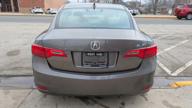 Acura ILX 5-Spd AT w/ Technology Package 2013