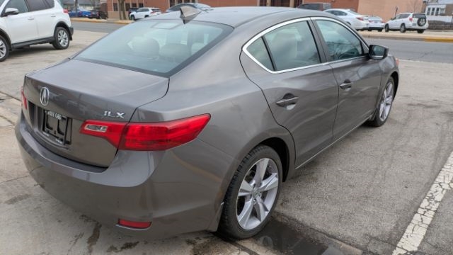 Acura ILX 5-Spd AT w/ Technology Package 2013