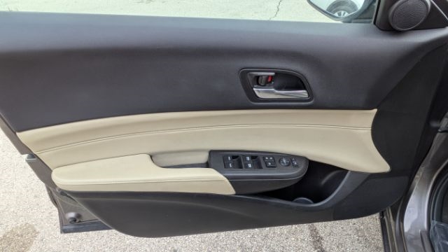 Acura ILX 5-Spd AT w/ Technology Package 2013