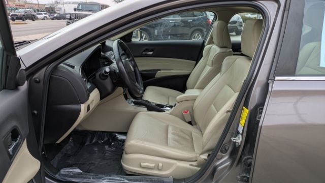 Acura ILX 5-Spd AT w/ Technology Package 2013