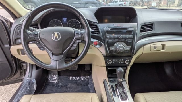 Acura ILX 5-Spd AT w/ Technology Package 2013