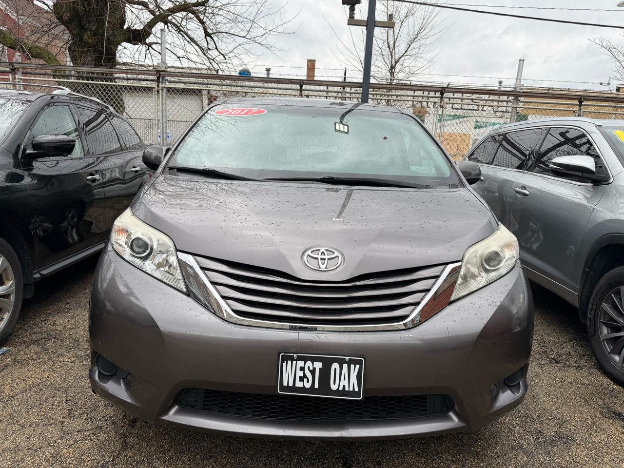 Toyota Sienna LE 8-Passenger 2017