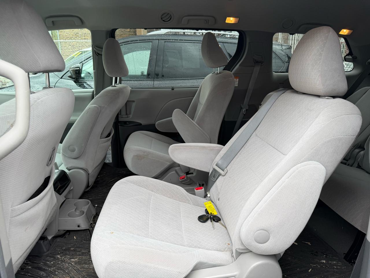 Toyota Sienna LE 8-Passenger 2017