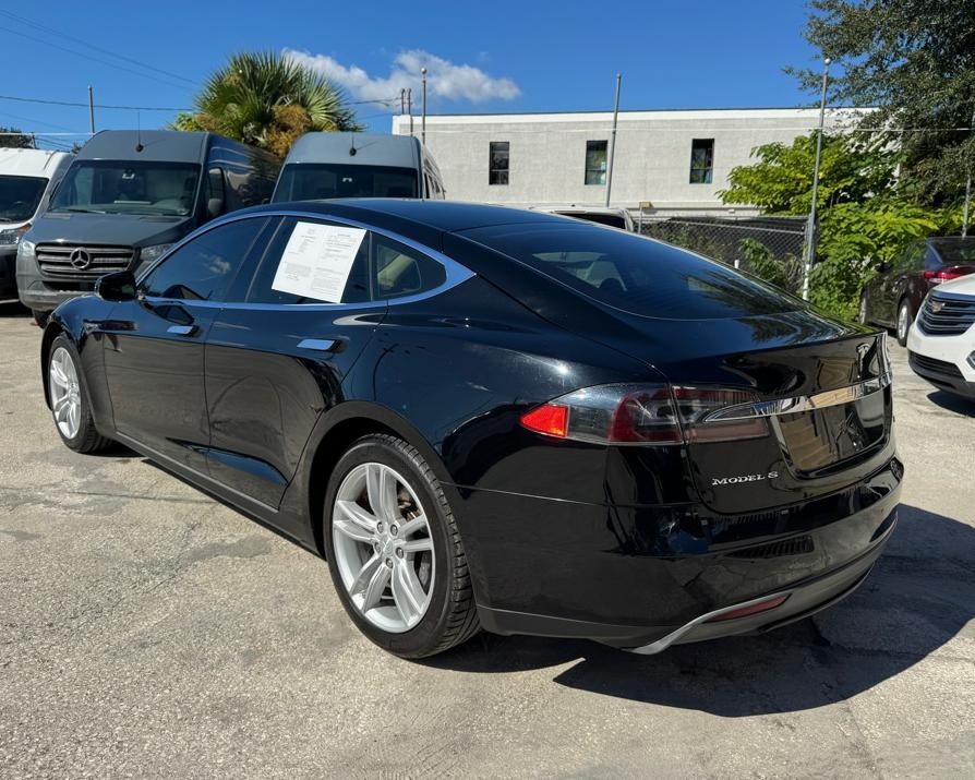 Tesla Model S Base 2014