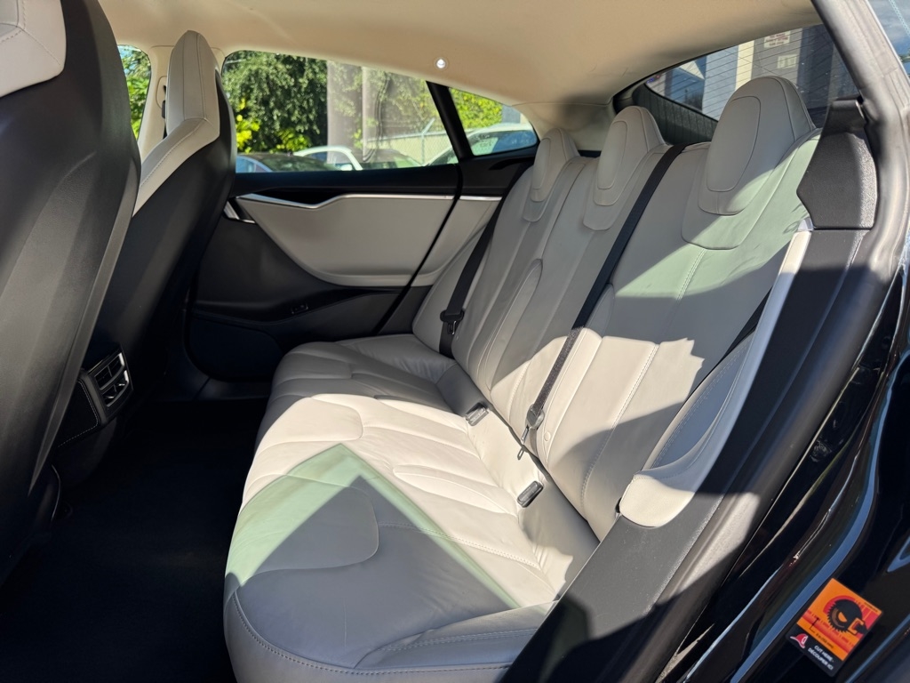 Tesla Model S Base 2014