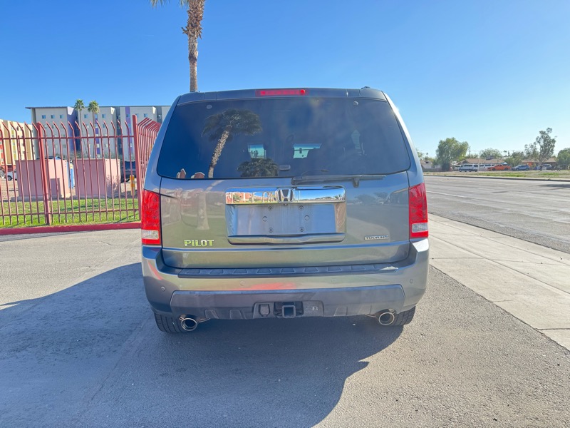 Honda Pilot Touring 2WD 5-Spd AT with DVD 2010