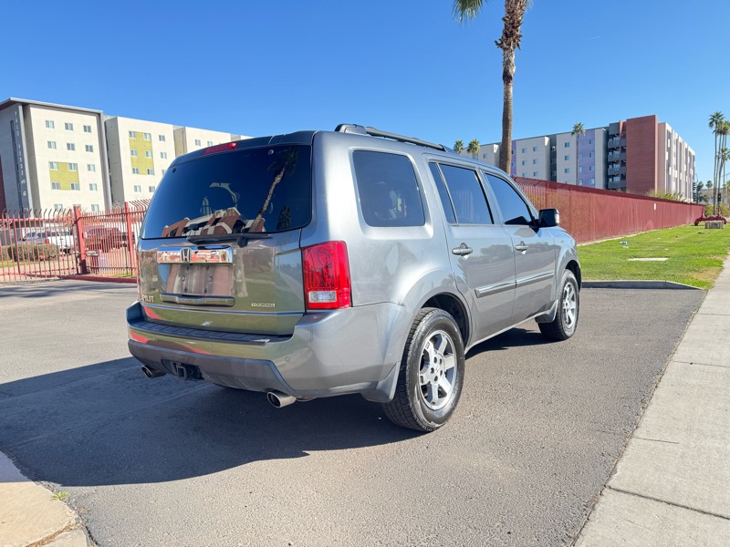 Honda Pilot Touring 2WD 5-Spd AT with DVD 2010