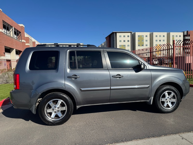 Honda Pilot Touring 2WD 5-Spd AT with DVD 2010