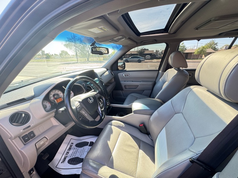 Honda Pilot Touring 2WD 5-Spd AT with DVD 2010