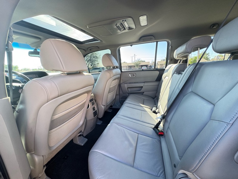 Honda Pilot Touring 2WD 5-Spd AT with DVD 2010