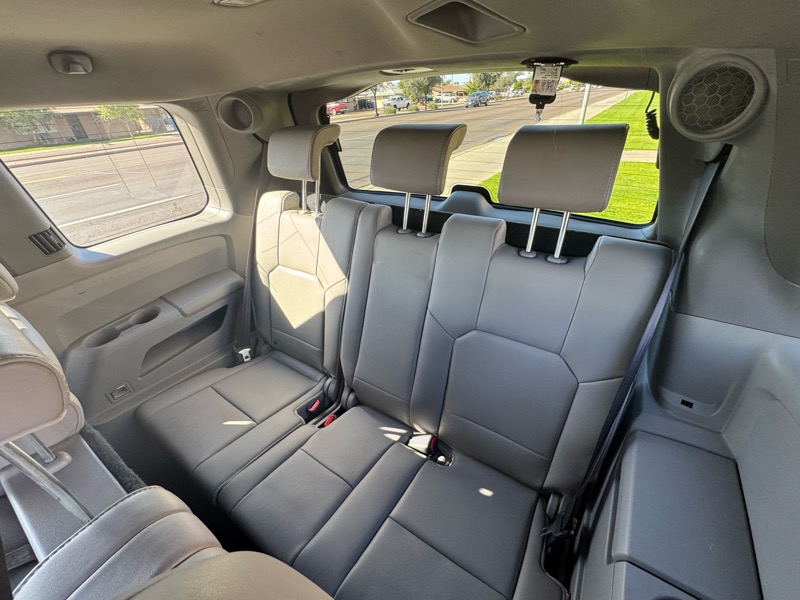 Honda Pilot Touring 2WD 5-Spd AT with DVD 2010