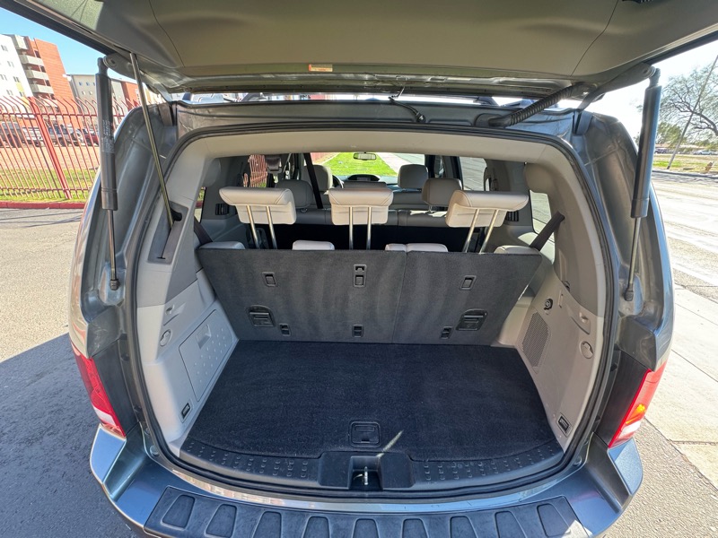 Honda Pilot Touring 2WD 5-Spd AT with DVD 2010