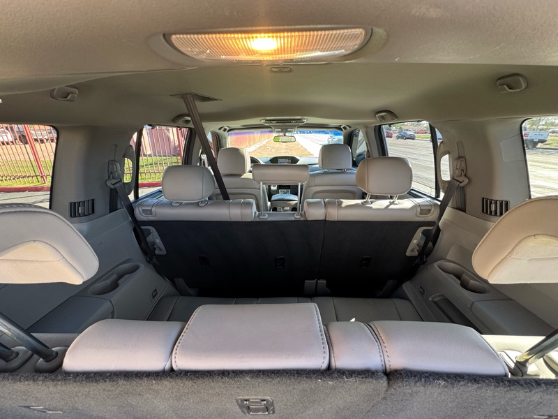 Honda Pilot Touring 2WD 5-Spd AT with DVD 2010