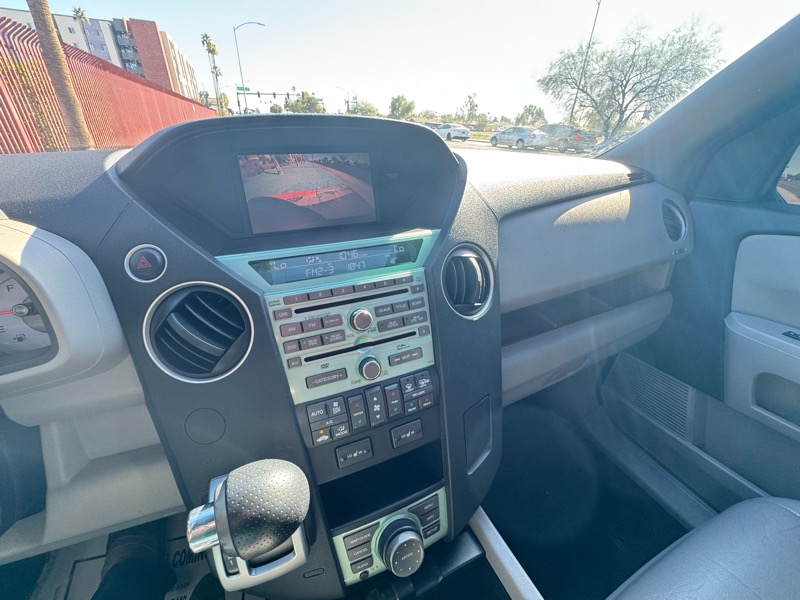 Honda Pilot Touring 2WD 5-Spd AT with DVD 2010