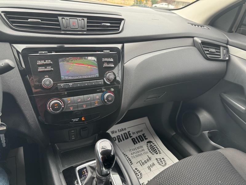 Nissan Rogue Sport S 2017