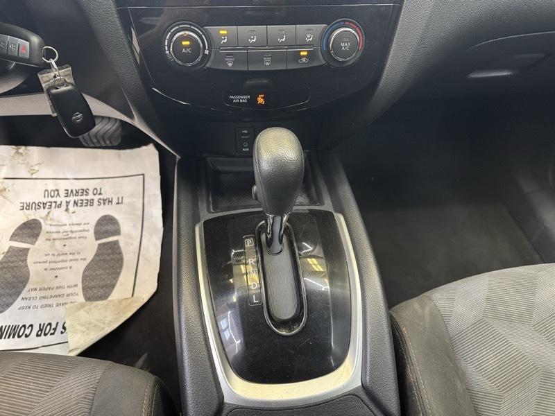 Nissan Rogue photo 11