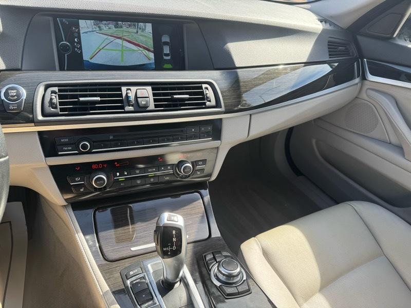 BMW 5-Series 528i xDrive 2012