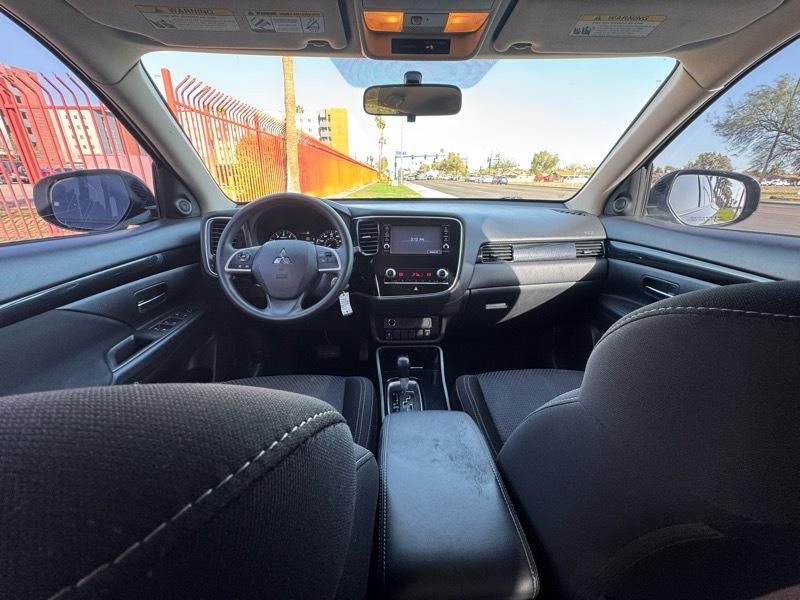 Mitsubishi Outlander ES 2WD 2020