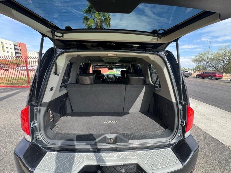 Nissan Armada Platinum 2WD 2011