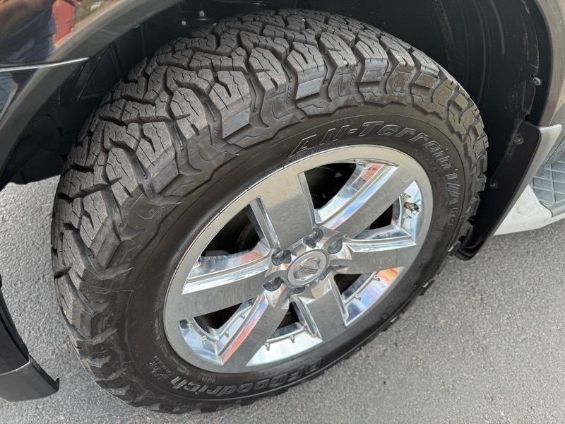 Nissan Armada Platinum 2WD 2011