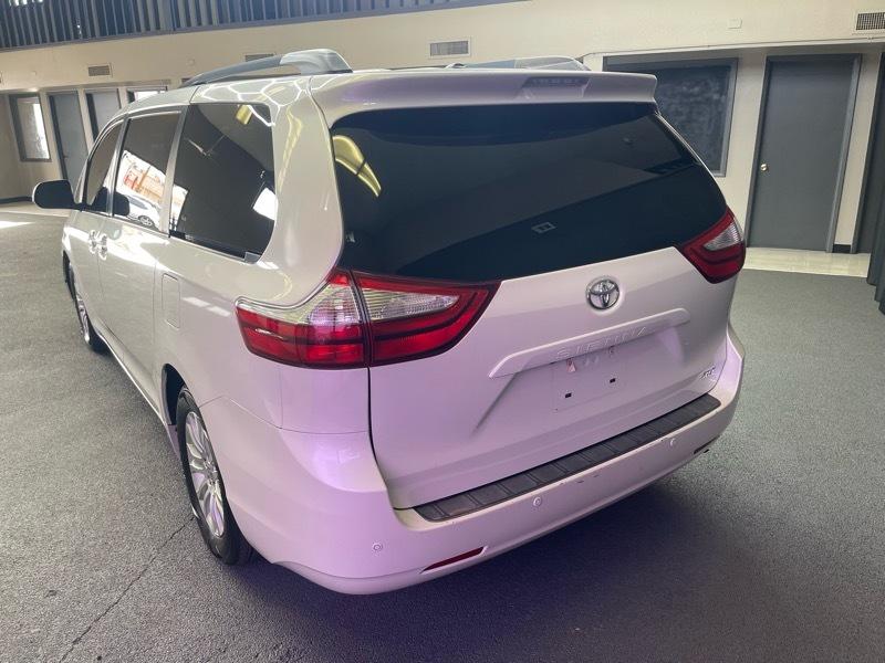 Toyota Sienna XLE FWD 8-Passenger V6 2016