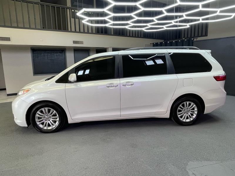 Toyota Sienna XLE FWD 8-Passenger V6 2016
