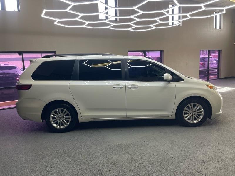 Toyota Sienna XLE FWD 8-Passenger V6 2016