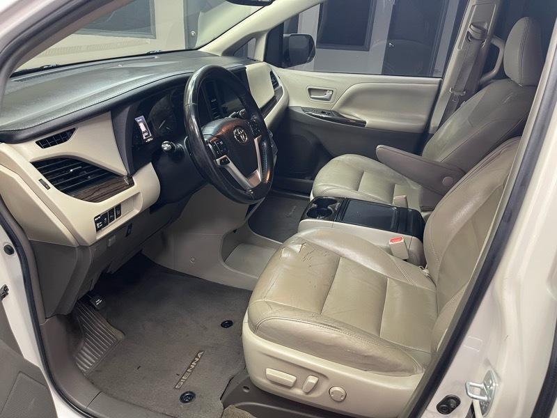 Toyota Sienna XLE FWD 8-Passenger V6 2016