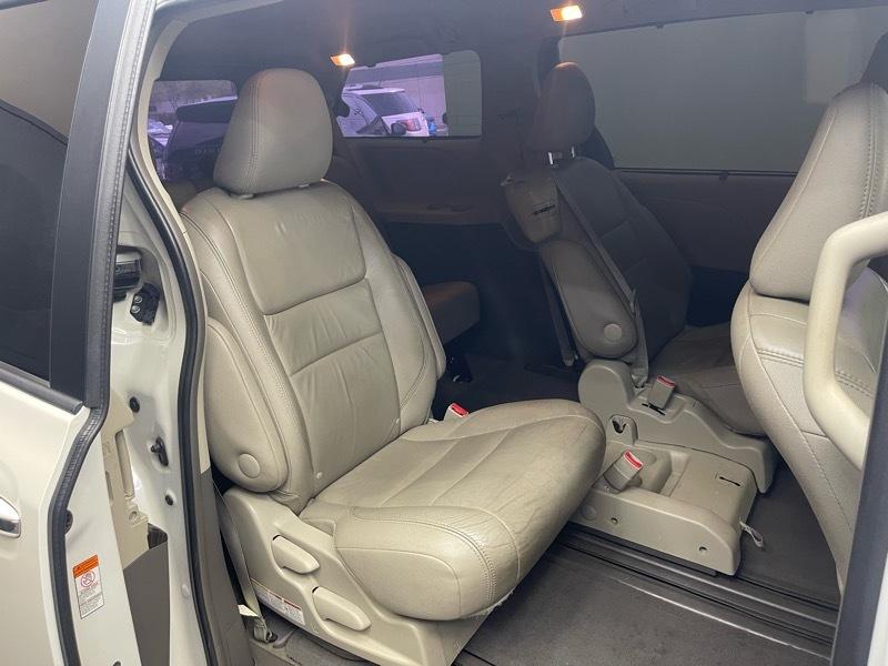 Toyota Sienna XLE FWD 8-Passenger V6 2016