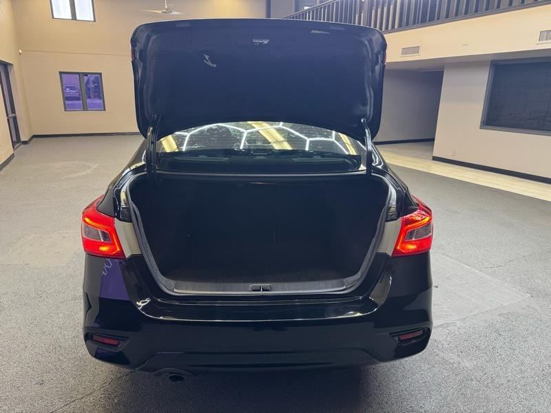 Nissan Sentra SR 4D Sedan 2019