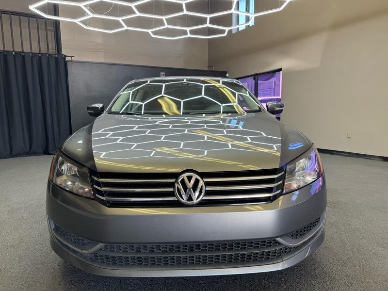 Volkswagen Passat 2.5L S W/Appearance 2013