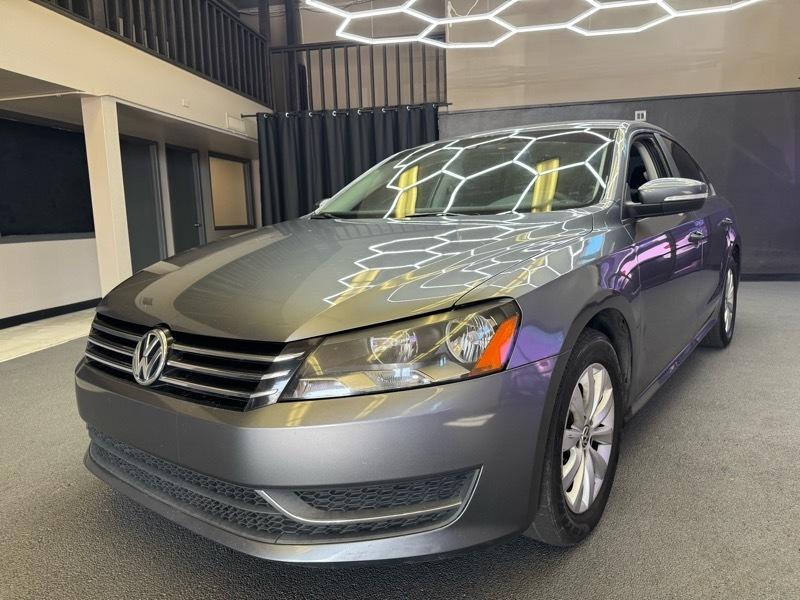 Volkswagen Passat 2.5L S W/Appearance 2013