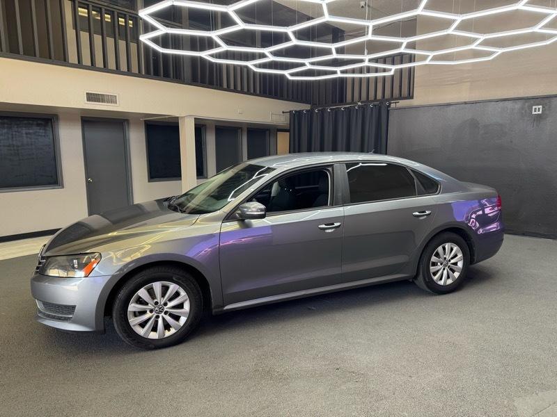 Volkswagen Passat 2.5L S W/Appearance 2013