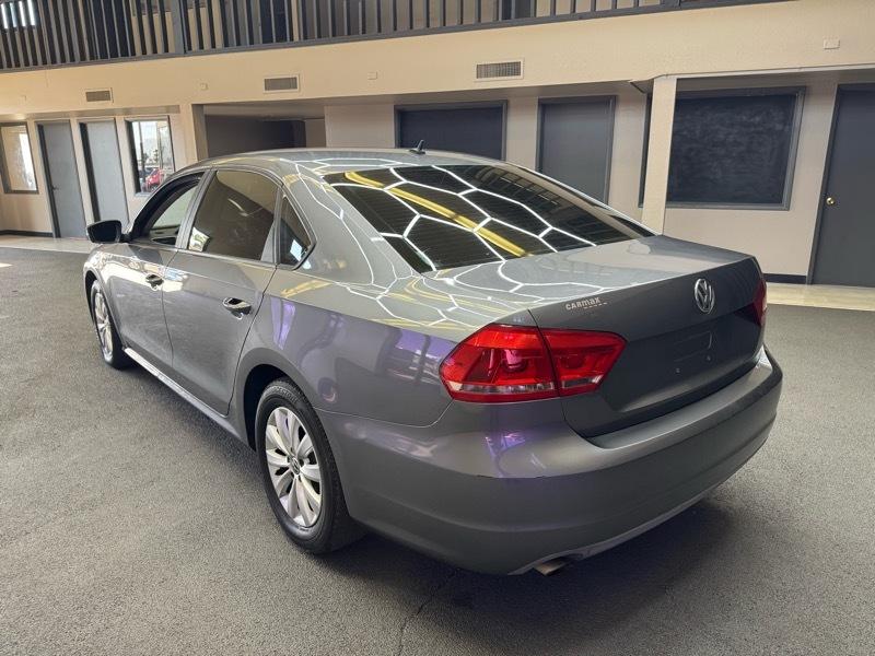 Volkswagen Passat 2.5L S W/Appearance 2013