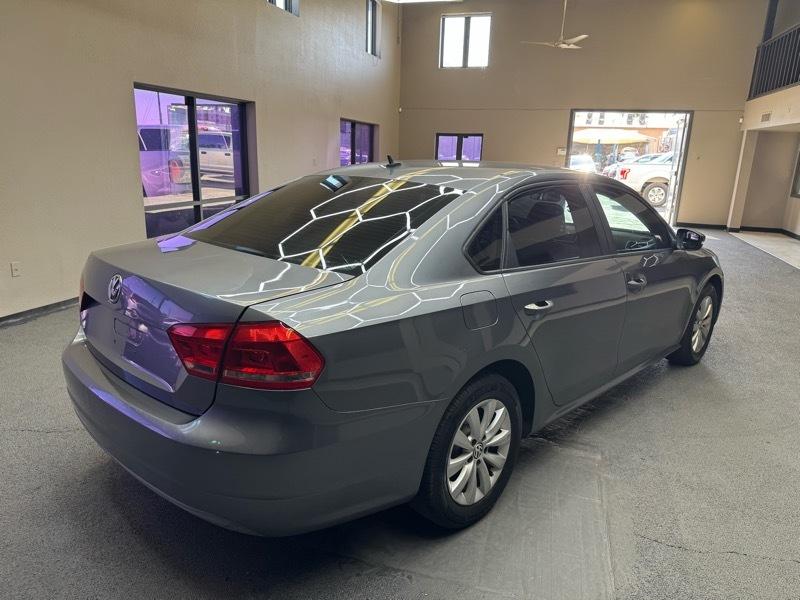 Volkswagen Passat 2.5L S W/Appearance 2013