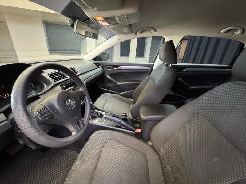 Volkswagen Passat 2.5L S W/Appearance 2013