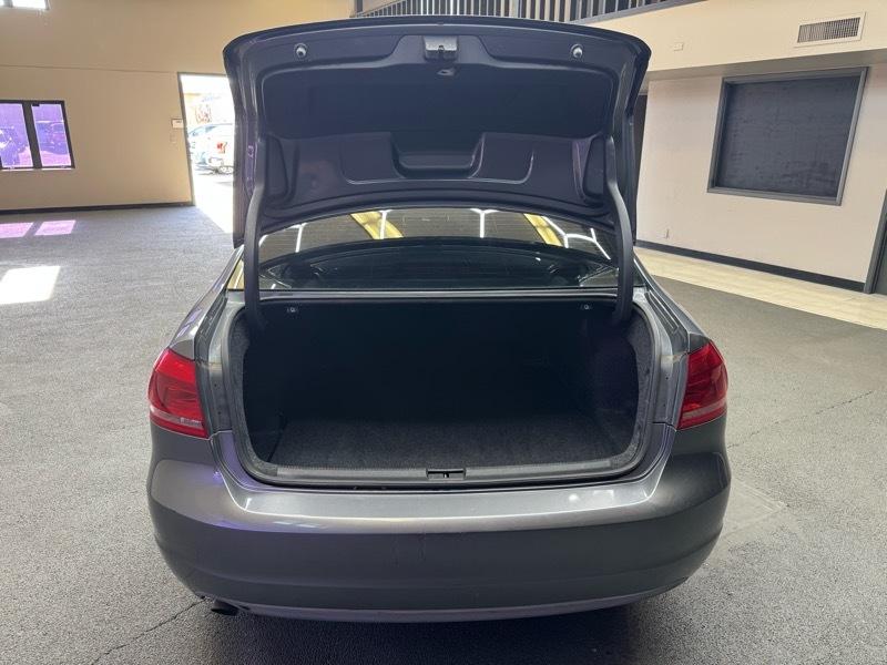 Volkswagen Passat 2.5L S W/Appearance 2013
