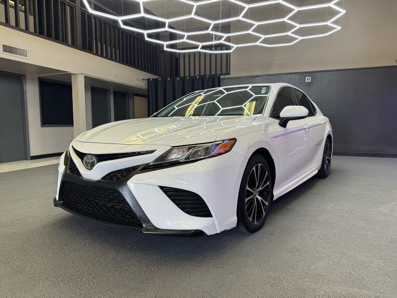 Toyota Camry SE 2020