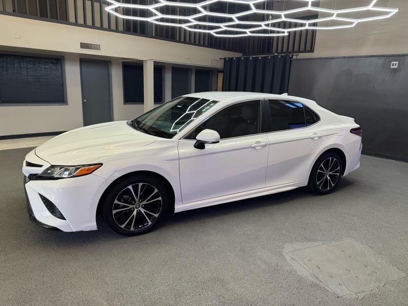 Toyota Camry SE 2020