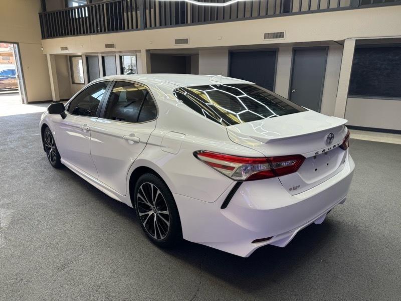 Toyota Camry SE 2020