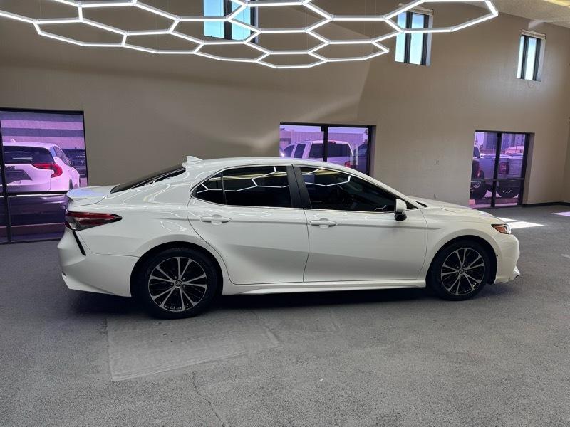 Toyota Camry SE 2020