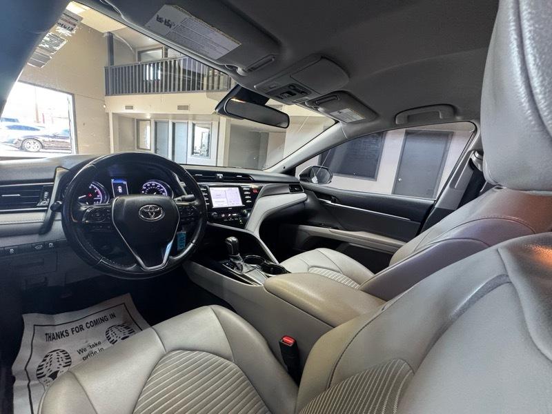 Toyota Camry SE 2020