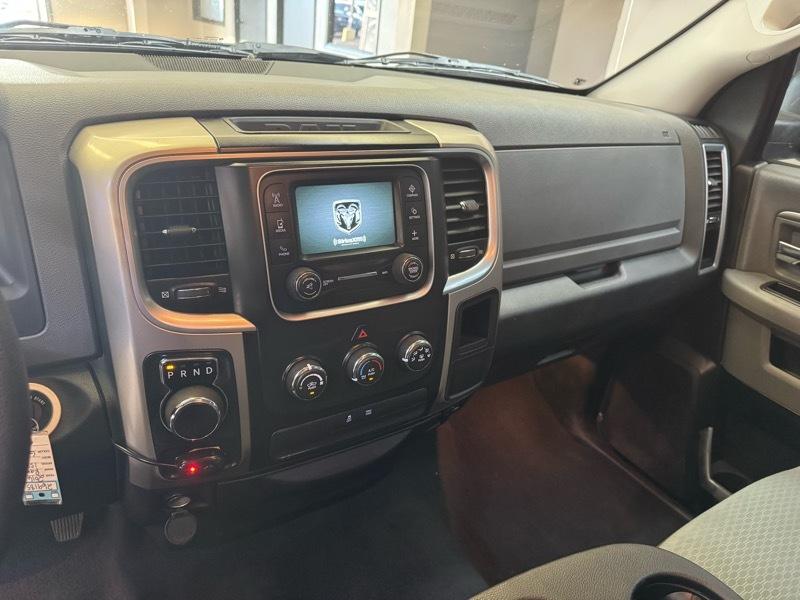 RAM 1500 SLT Quad Cab 2WD 2016