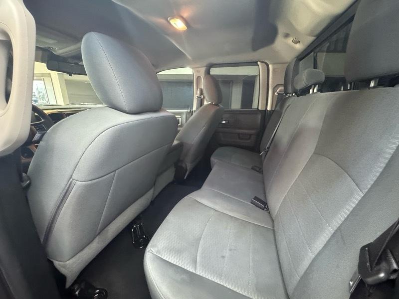RAM 1500 SLT Quad Cab 2WD 2016