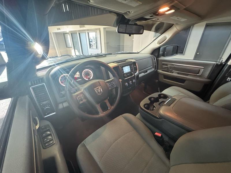 RAM 1500 SLT Quad Cab 2WD 2016