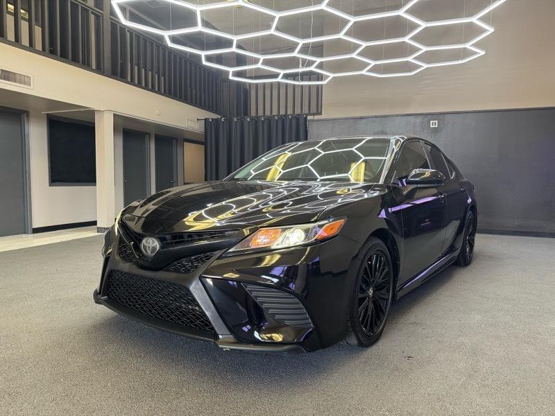 Toyota Camry SE 2020