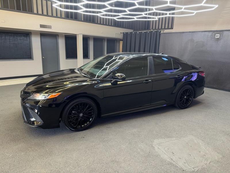 Toyota Camry SE 2020